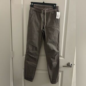 Vuori women’s ripstop joggers (NWT)